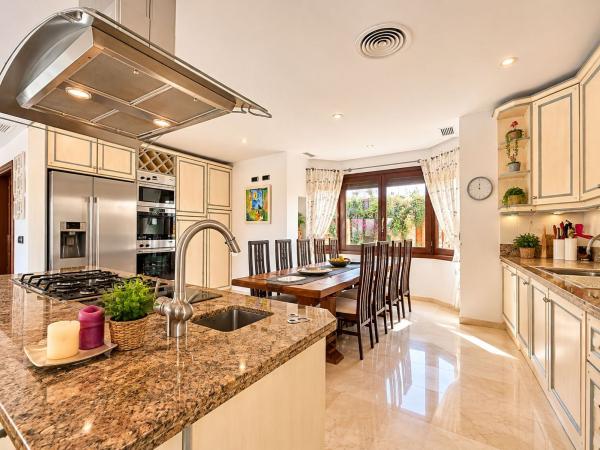 Casa o chalet independiente en Seghers, Estepona thumbnail 3