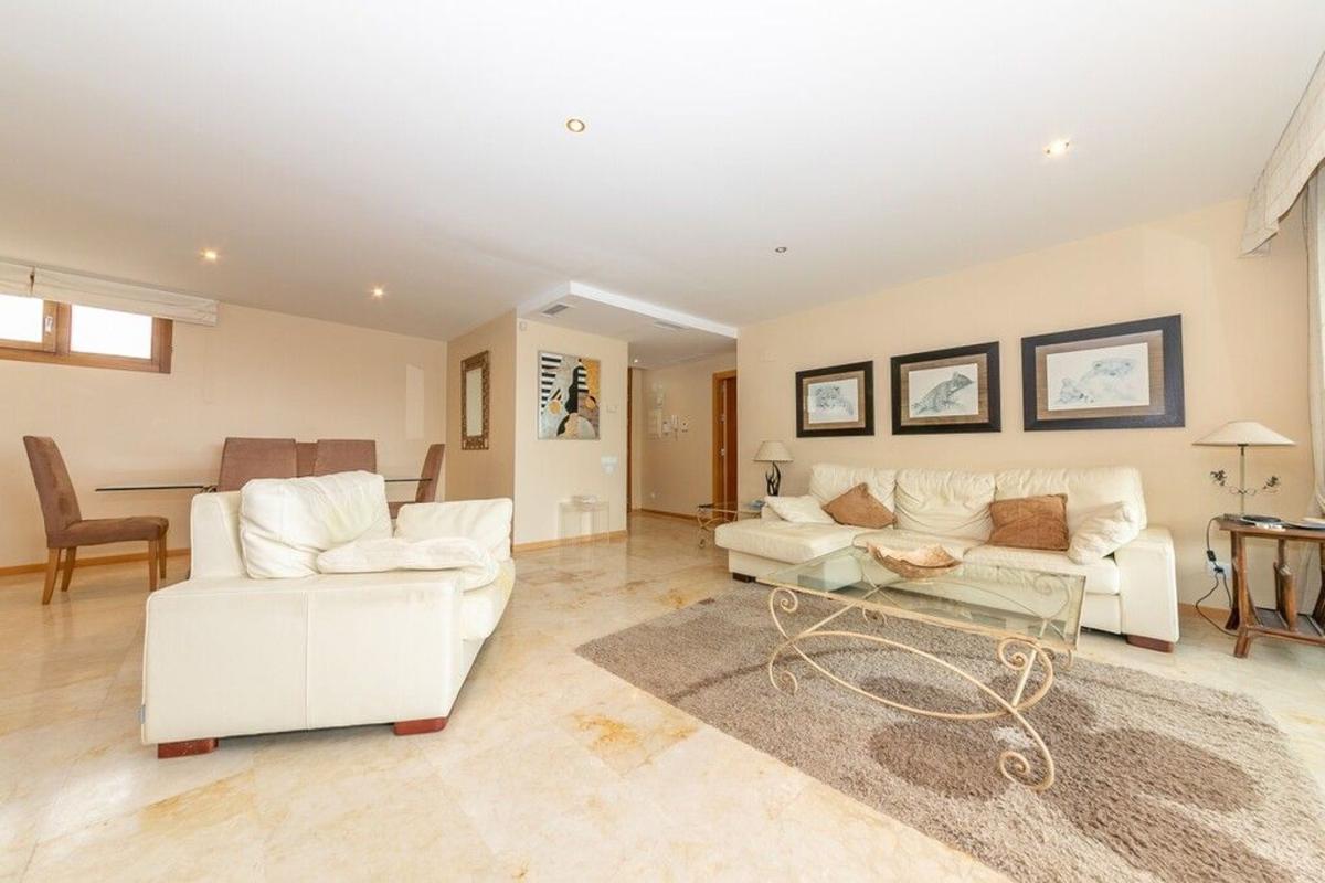 Sale of apartment in Piso en Alto de los Monteros, Marbella, Marbella
 photo 4