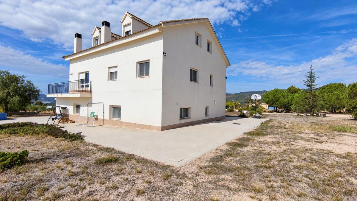 Sprzedaż niezależnego domku jednorodzinnego w  Casa o chalet en Onil, Onil photo 3