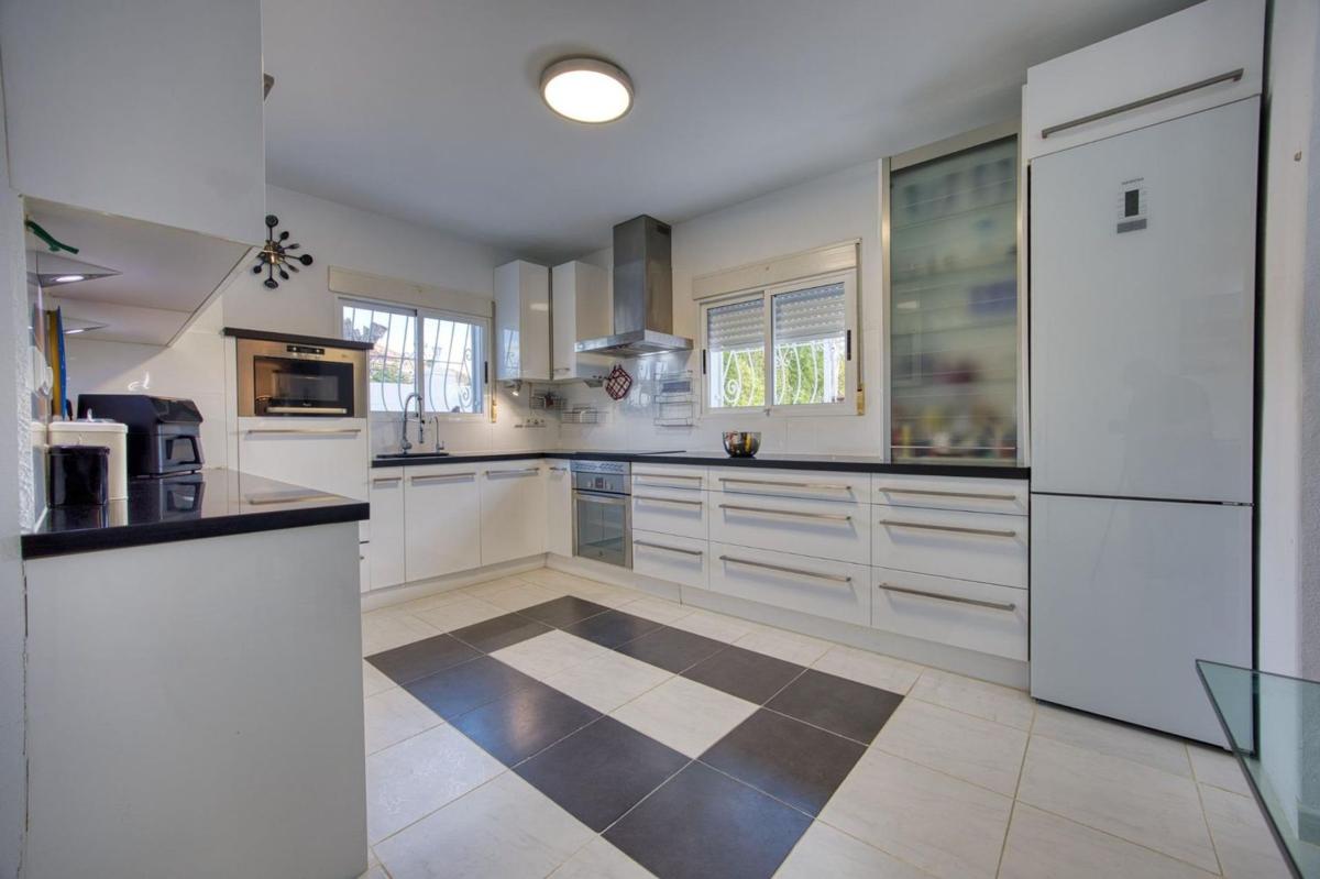 Properties for sale and rent in Spain photo 3