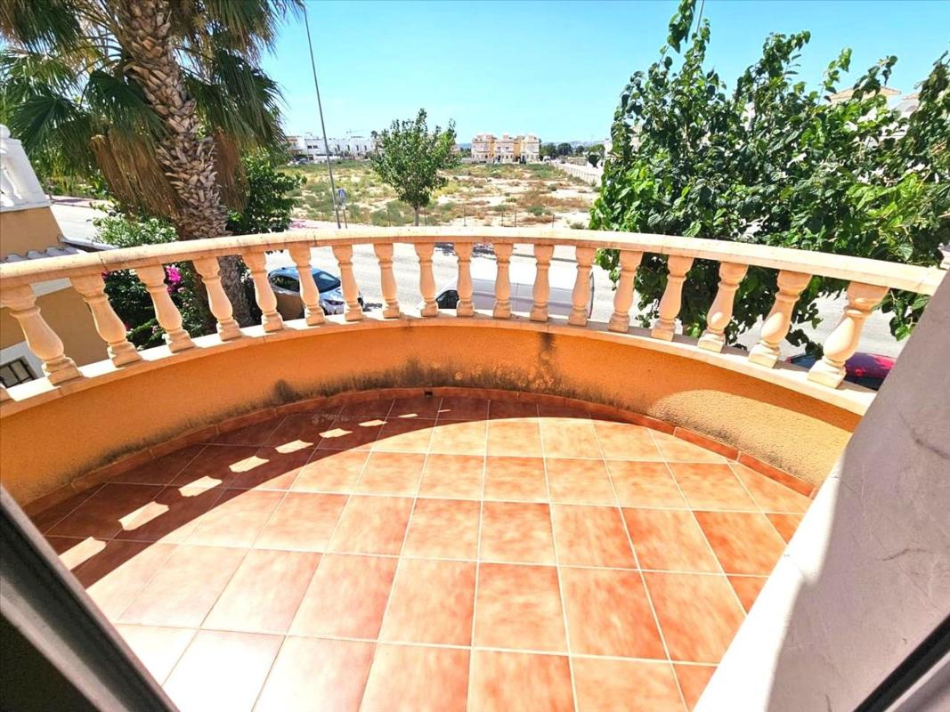 Properties for sale and rent in Spain photo 2