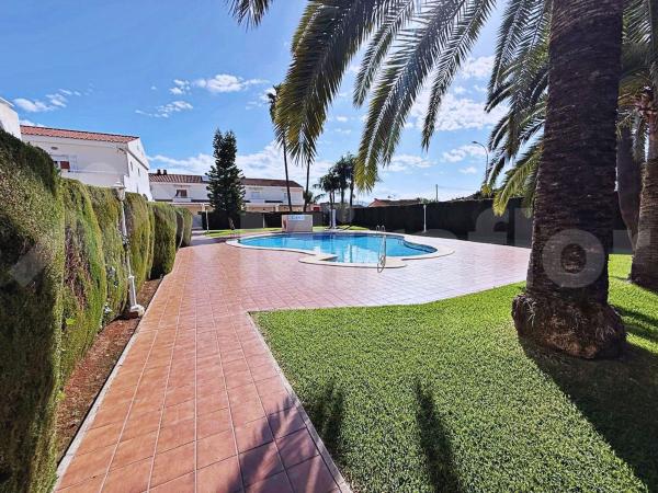 Chalet adosado en Els Poblets photo 1