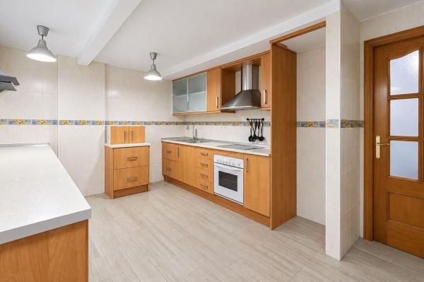 Venta de piso en Piso en Calle Maestro Caballero, Campoamor, Alicante / Alacant, Alicante / Alacant
thumbnail 2