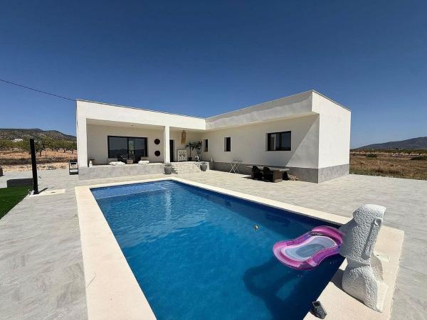 Chalet independiente en venta en Casa o chalet en Pinoso, Pinoso
photo 1