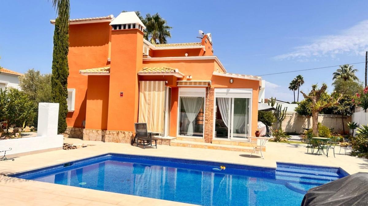 Продажа отдельного шале в Casa o chalet en El Montgó, Denia, Дения photo 1