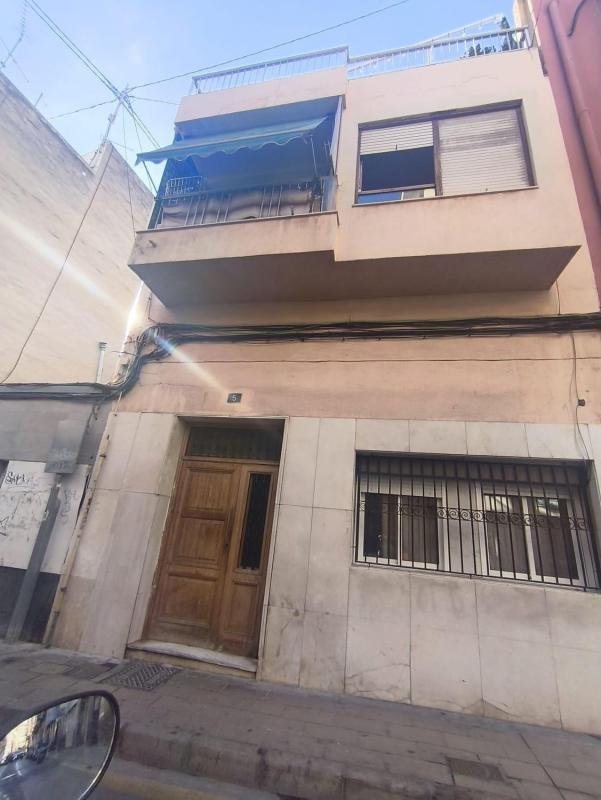 Здание Жилой площадью 208м2 на продажу в Аликанте / Алакант photo 1