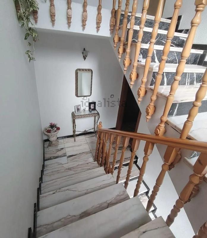 Edificio de 272m2 en venta en Elda photo 1