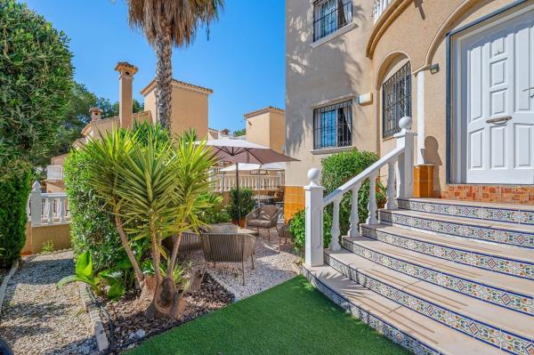 Chalet independiente en venta en Casa o chalet en Villamartín, Orihuela, Orihuela
 photo 4