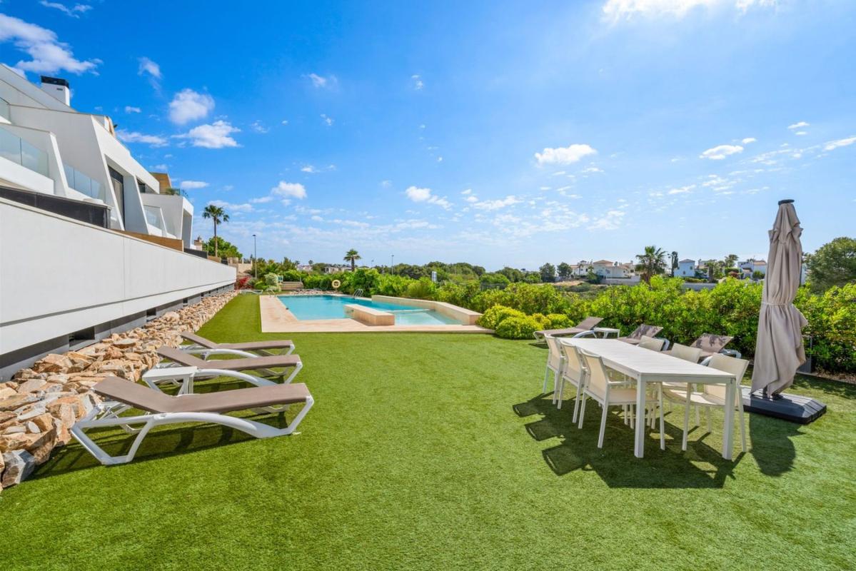 Sale of apartment in Piso en Villamartín, Orihuela, Orihuela
 photo 4