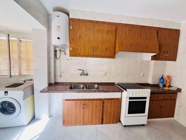 Sale of flat in Piso en Calle Cronista Remigi Vicedo, Barri Santa Rosa, Alcoy / Alcoi, Alcoy
thumbnail 2