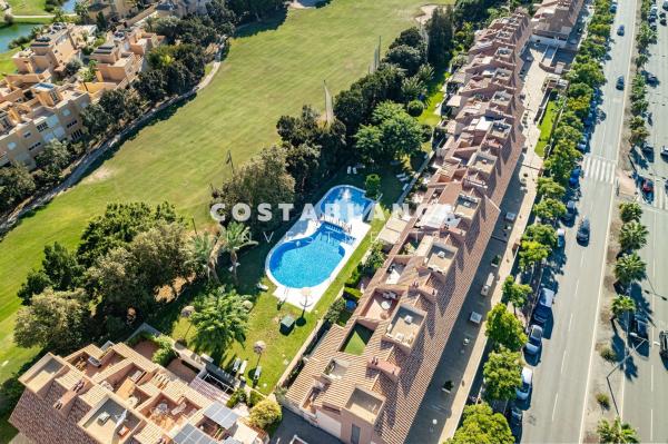 Частный шале на продаже в  Casa o chalet en Avenida del Locutor Vicente Hipólito, La Albufereta, Alicante / Alacant, Аликанте / Алакант photo 2