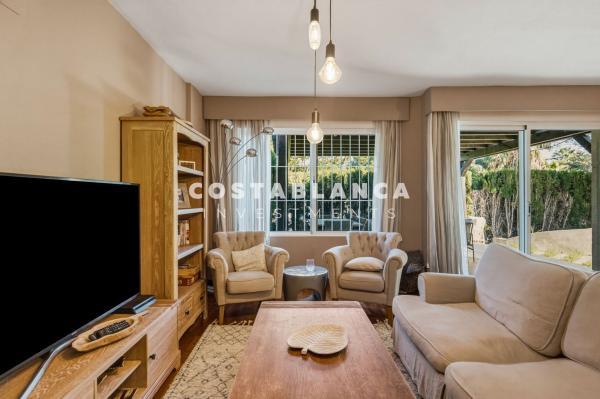 Частный шале на продаже в  Casa o chalet en Avenida del Locutor Vicente Hipólito, La Albufereta, Alicante / Alacant, Аликанте / Алакант photo 3