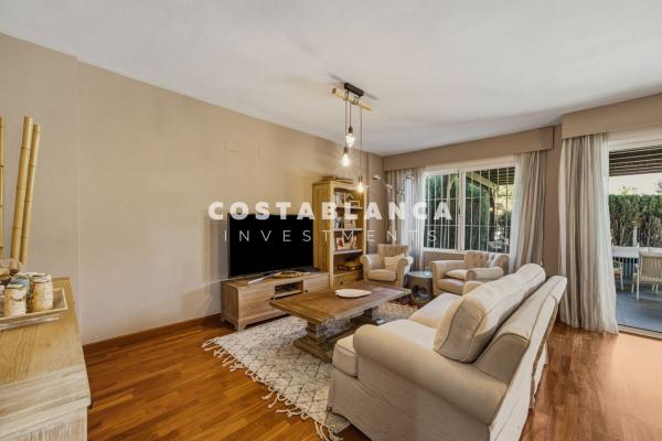 Частный шале на продаже в  Casa o chalet en Avenida del Locutor Vicente Hipólito, La Albufereta, Alicante / Alacant, Аликанте / Алакант photo 4
