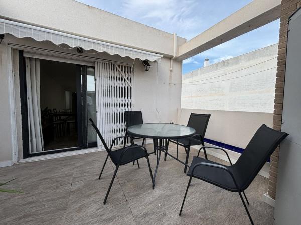 Ático en venta en Ático en Calle Ramón Gallud, Las Piscinas Naturales, Torrevieja, Torrevieja thumbnail 2