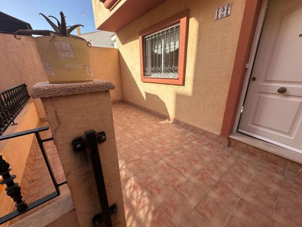 Chalet adosado en Calle Salvador Dalí, Redovan photo 1