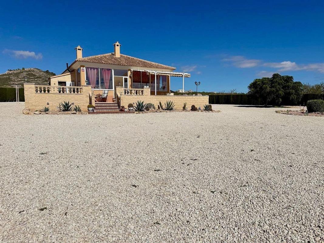 Venta de chalet independiente en Casa o chalet en Plaza Molino, Pinoso, Pinoso
photo 2