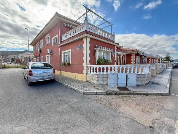Chalet independiente en venta en Casa o chalet en Plaza Molino, Pinoso, Pinoso
thumbnail 2