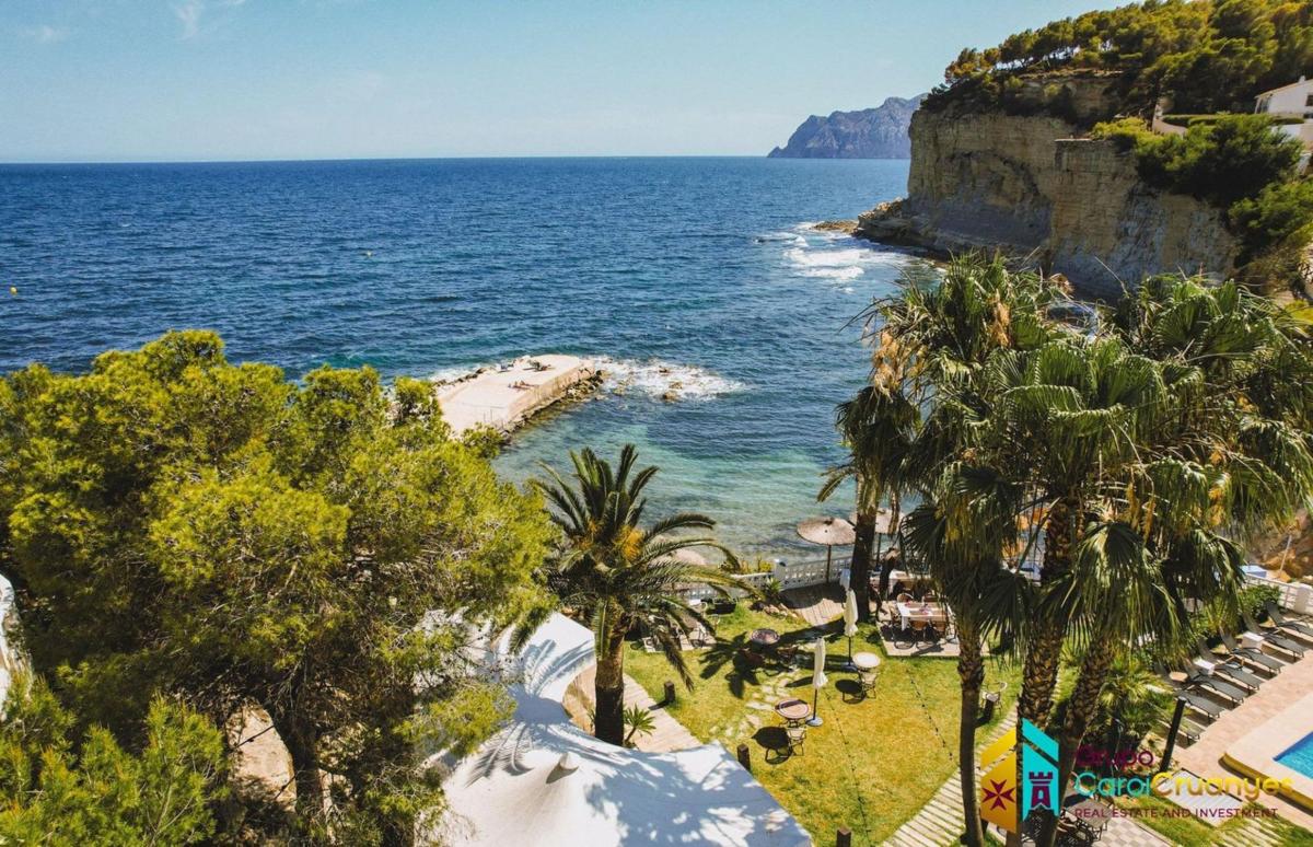Edificio de 600m2 en venta en Moraira photo 1