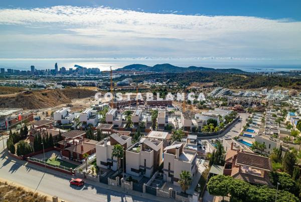 Chalet independiente en venta en Casa o chalet en Avenida de Granada, Balcón de Finestrat-Terra Marina, Finestrat, Finestrat
 photo 4