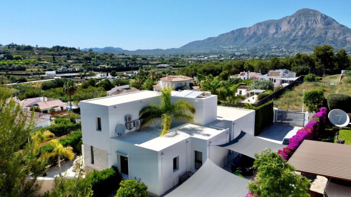 Properties for sale and rent in Spain photo 4