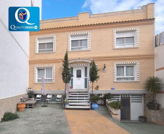 Chalet independiente en venta en Casa o chalet en El Mercado, Villena, Villena
 photo 1