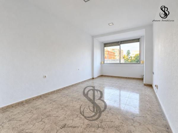 Продажа квартиры на Piso en Calle del Notario Salvador Montesinos Bonet, Centro, San Juan de Alicante, Сан-Хуан-де-Аликанте
photo 1