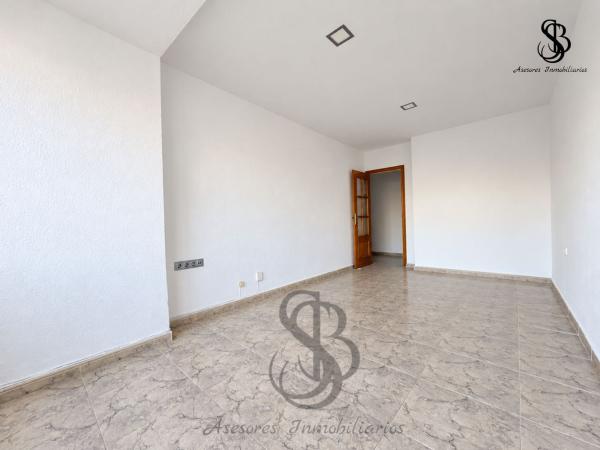 Продажа квартиры на Piso en Calle del Notario Salvador Montesinos Bonet, Centro, San Juan de Alicante, Сан-Хуан-де-Аликанте
thumbnail 2
