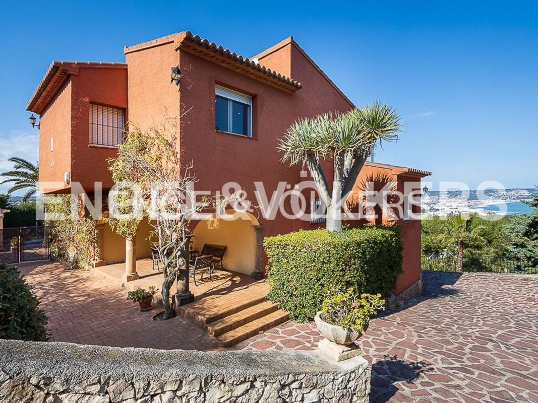 Properties for sale and rent in Spain photo 5