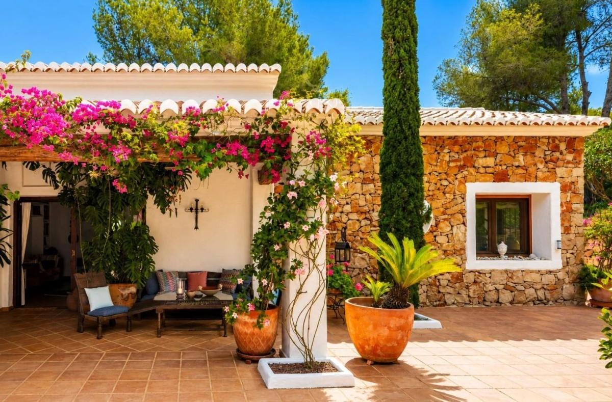 Properties for sale and rent in Spain photo 3
