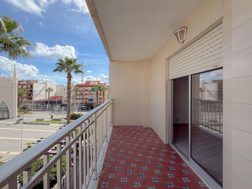 Venta de piso en Piso en Las Piscinas Naturales, Torrevieja, Torrevieja
 photo 2