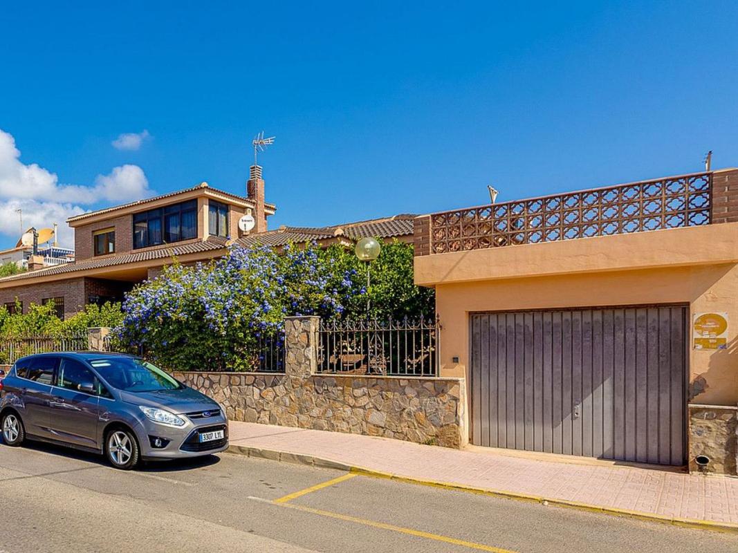 Venta de chalet independiente en Casa o chalet en Avenida de Inglaterra, Los Europeos, Torrevieja, Torrevieja
 photo 2