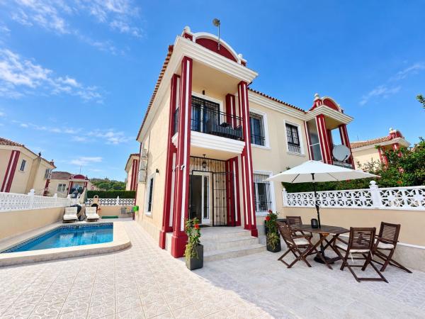 Chalet independiente en venta en Casa o chalet en Calle Rosa Montero, 5, Dehesa de Campoamor, Orihuela, Orihuela
 photo 1