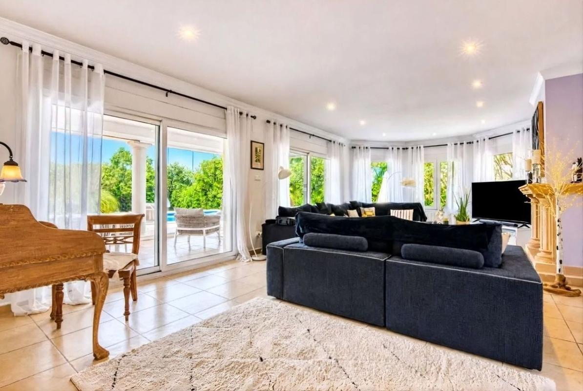 Properties for sale and rent in Spain photo 2