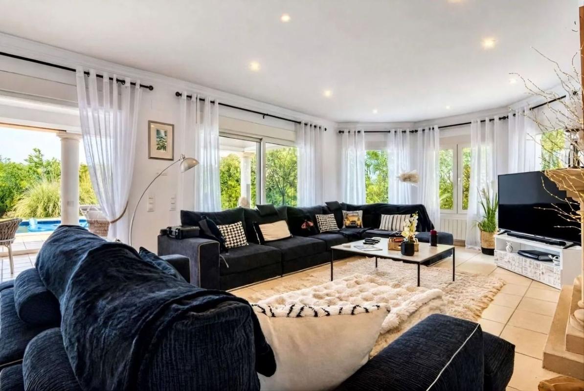 Properties for sale and rent in Spain photo 5