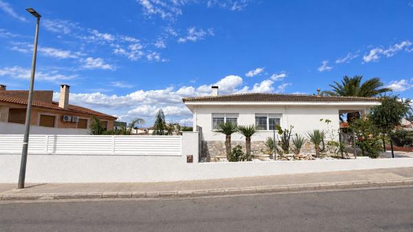 Casa o chalet independiente en Calle Algorfa, 22, Benijofar photo 1