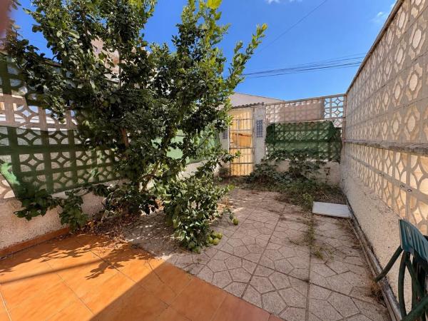 Casa o chalet independiente en Calle Marcelina, Nueva Torrevieja, Torrevieja thumbnail 2