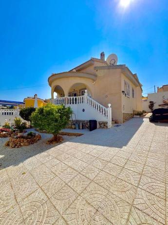 Chalet wolnostojący na sprzedaż w  Casa o chalet en Formentera del Segura, Formentera del Segura photo 1