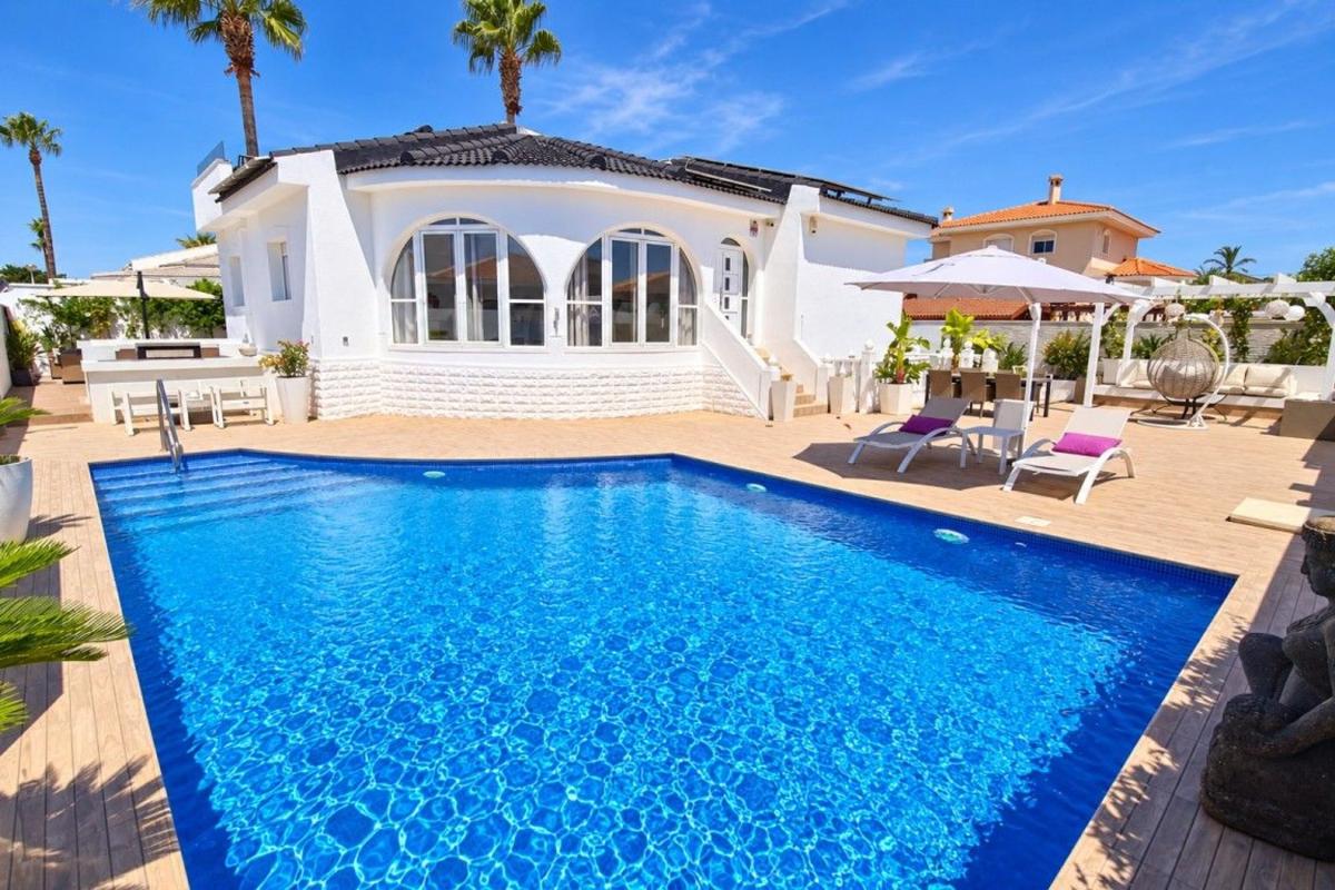 Sale of independent chalet in Casa o chalet en Almoradí, Almoradí
photo 1