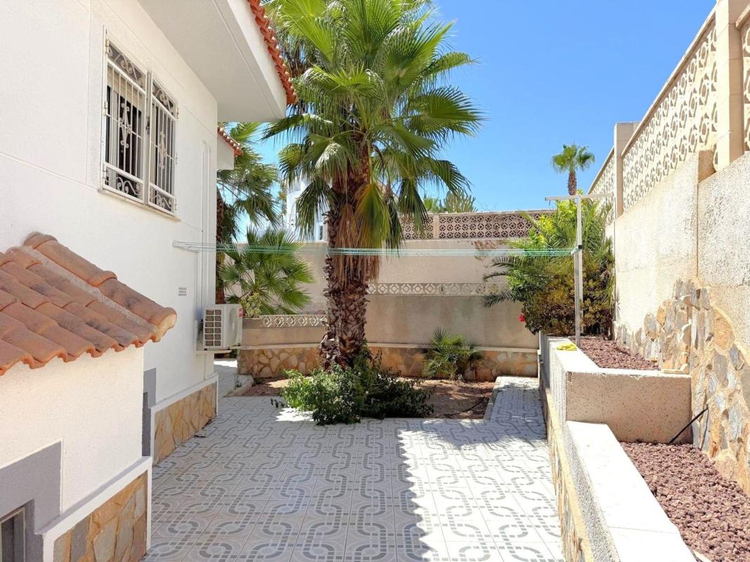 Sprzedaż niezależnego domku jednorodzinnego w  Casa o chalet en Blue Lagoon - Galán, San Miguel de Salinas, San Miguel de Salinas photo 5