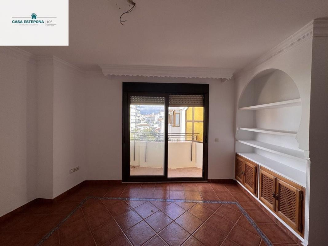 Venta de piso en Piso en Calle Castillo, Centro, Estepona, Estepona
photo 3