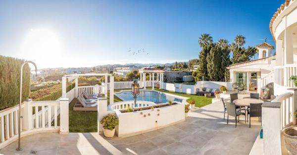 Casa o chalet independiente en Calle Lirio, Calaburra - Chaparral, Mijas thumbnail 3