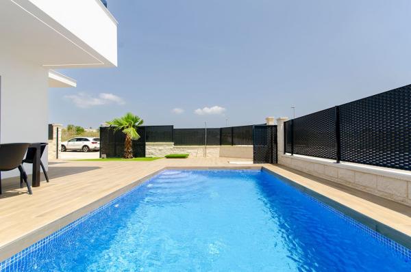 Chalet pareado en Melocotonero, 1, Desamparados-Hurchillo-Torremendo, Orihuela thumbnail 2