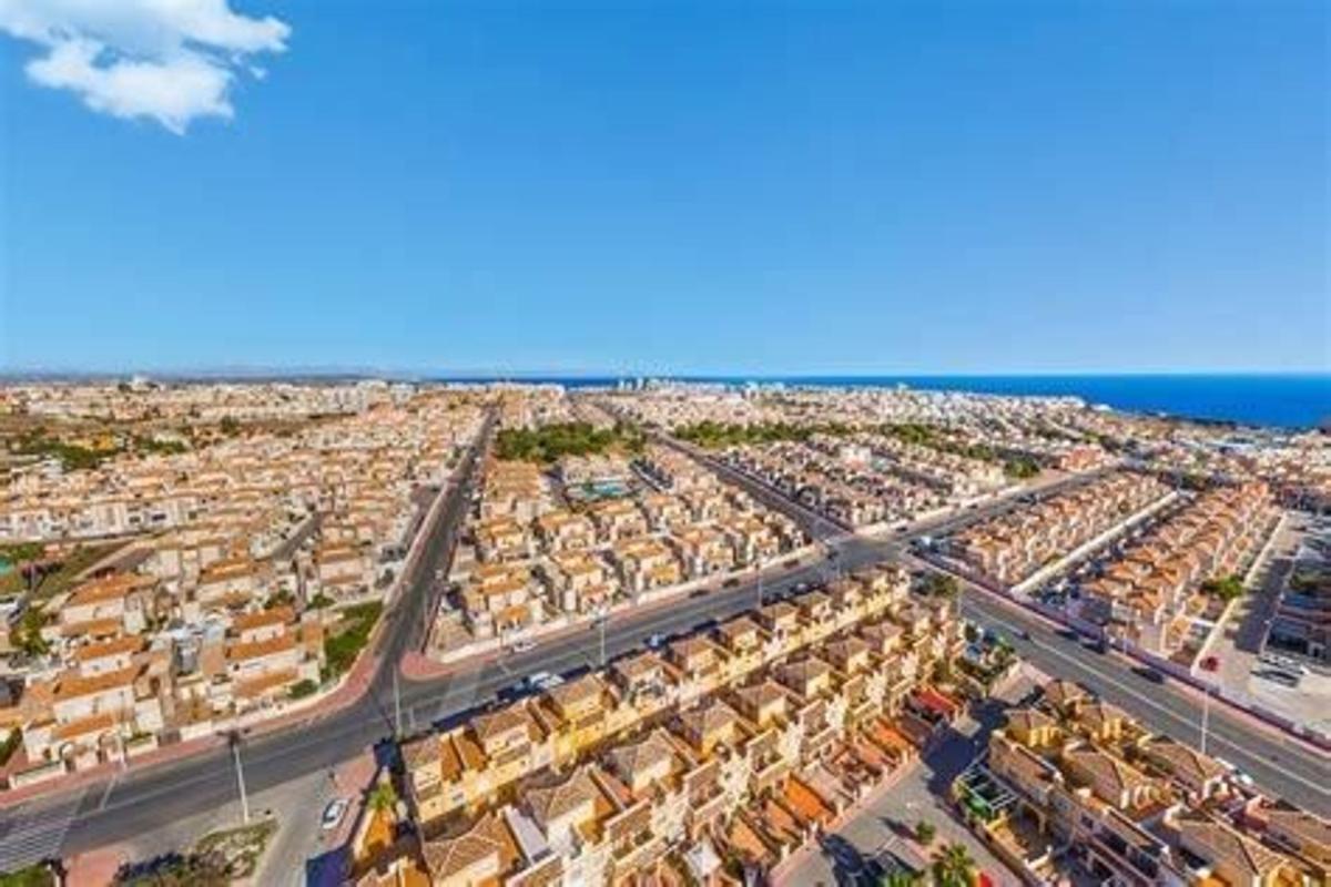 Budynek Mieszkalny o powierzchni 350m2 na sprzedaż w Torrevieja photo 2