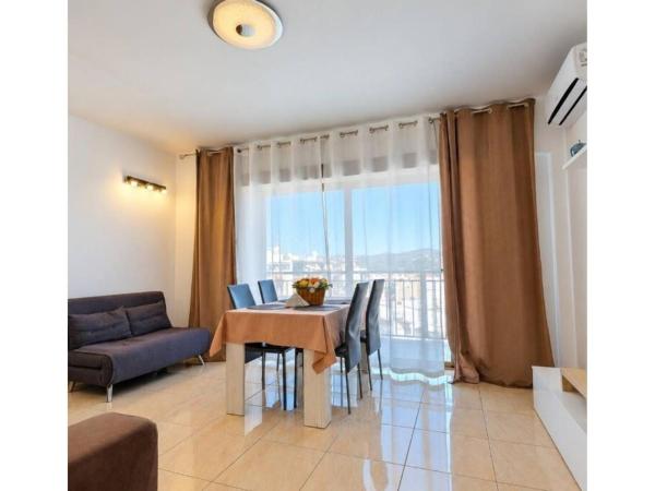 Продажа квартиры на Piso en Calle Corbeta, Calpe Pueblo, Calpe, Кальпе
thumbnail 3