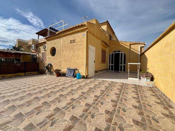 Chalet pareado en J-1 p Flamenca Norte, Playa Flamenca, Orihuela photo 1