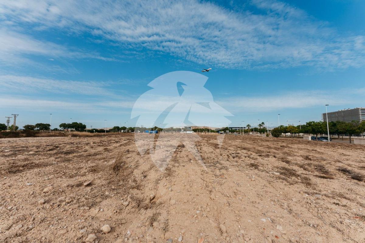 Terreno en venta en Elche / Elx, Alicante photo 1