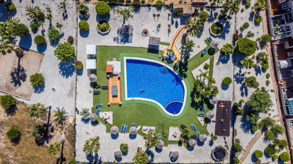 Частный шале на продаже в  Casa o chalet en Zona Lago - Los Almendros, Orihuela, Ориуэла photo 2