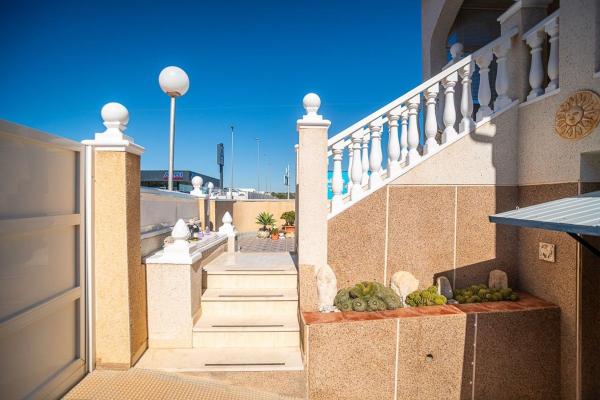 Частный шале на продаже в  Casa o chalet en Zona Lago - Los Almendros, Orihuela, Ориуэла photo 4
