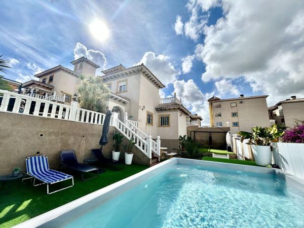 Частный шале на продаже в  Casa o chalet en Villamartín, Orihuela, Ориуэла photo 2