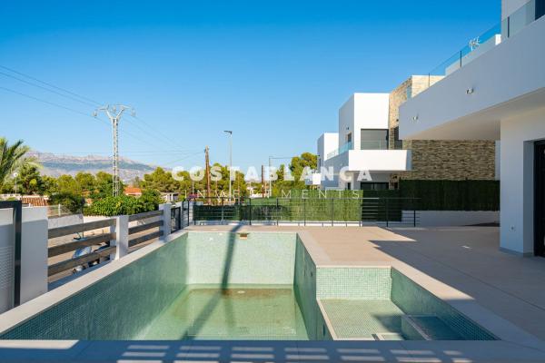 Частный шале на продаже в Casa o chalet en Calle Fiord, L'Albir, Alfaz del Pi, Алфаз дель Пи thumbnail 2